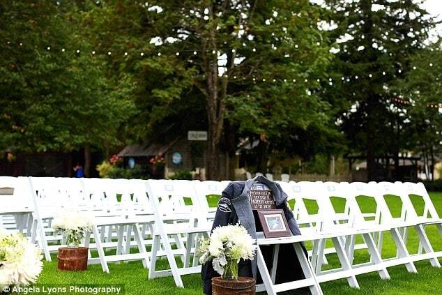 Наречена на весіллі отримала зворушливе "послання" від загиблого батька-поліцейського