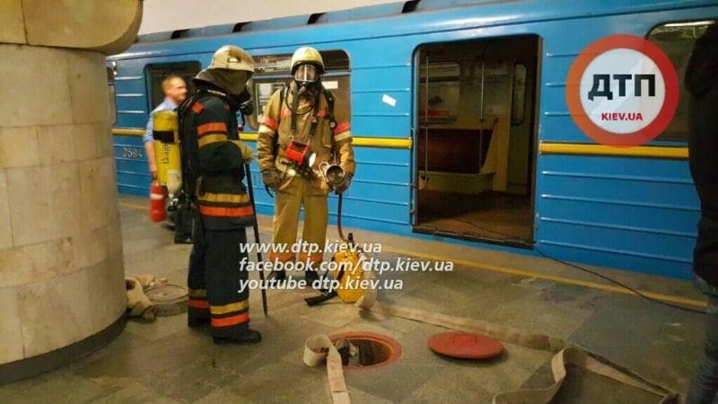 У київському метро вночі ліквідовували псевдотеракт: фоторепортаж