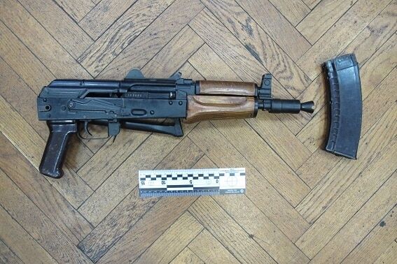 В Киеве задержали мужчину, который продавал "на районе" оружие