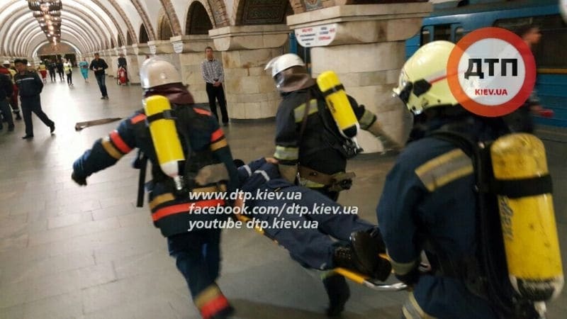 У київському метро вночі ліквідовували псевдотеракт: фоторепортаж