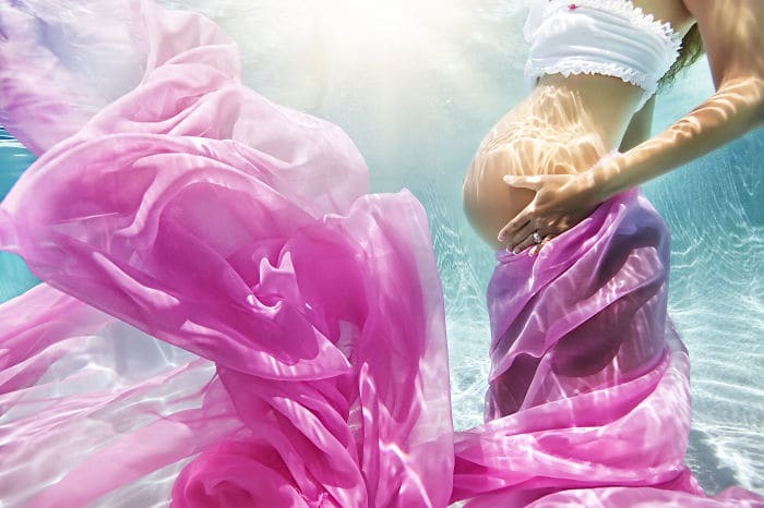 Невероятно красивые подводные фото беременных девушек
