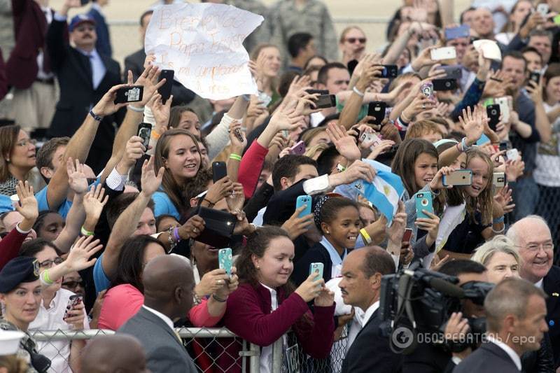 Вперше в США: Папу Франциска з почестями зустрічала вся сім'я Обами. Фоторепортаж