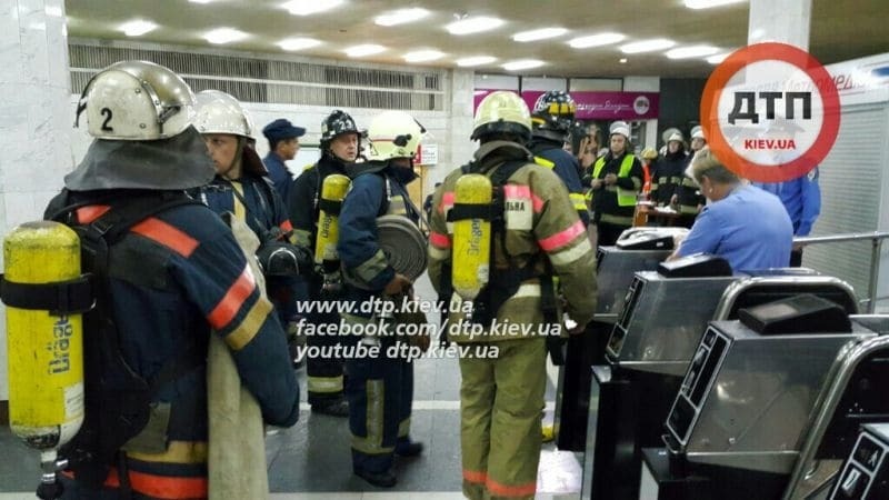 У київському метро вночі ліквідовували псевдотеракт: фоторепортаж