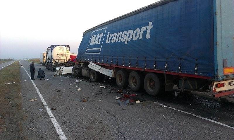 Масштабная авария на Днепропетровщине: грузовик "всмятку", водитель погиб