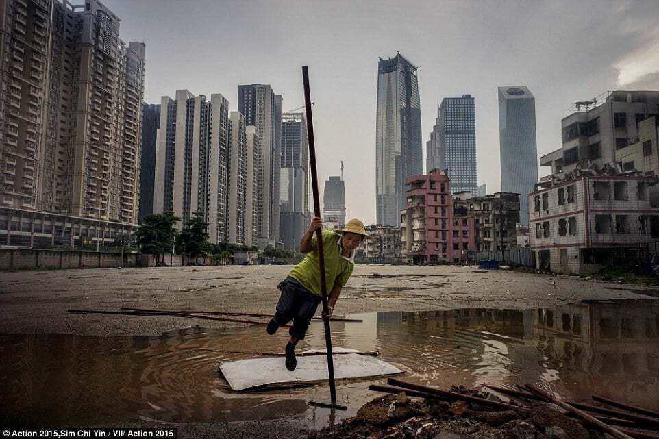 На краю света: мощные фото, показывающие неравенство людей в мире