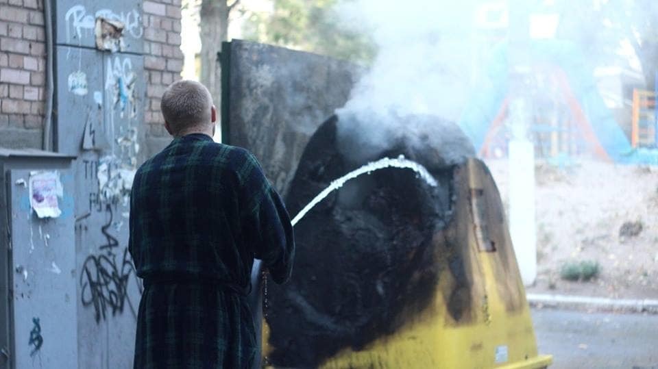 У Києві хлопець в халаті врятував КПІ від пожежі: фотофакт 