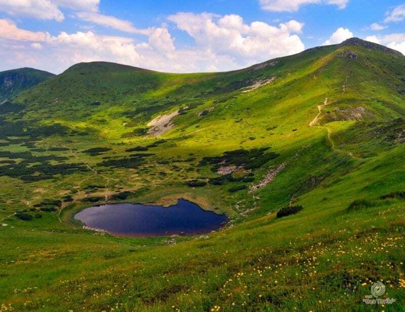 Карпатське озеро Несамовите - місце, де знайшли спокій грішні душі