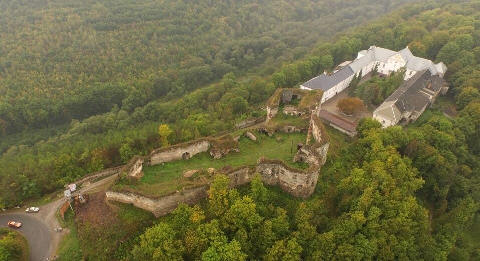 Величественные замки Украины с высоты птичьего полета: потрясающие фото