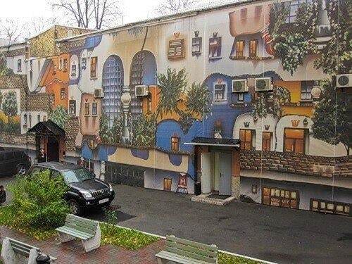 В Киеве креативно украсили здание: опубликовано фото