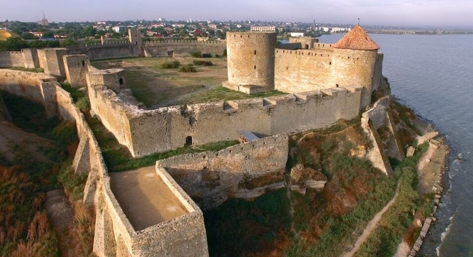 Величественные замки Украины с высоты птичьего полета: потрясающие фото