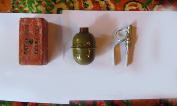 У жителя Чернігова вилучена зброя, боєприпаси і "новоросійські" листівки: опубліковані фото