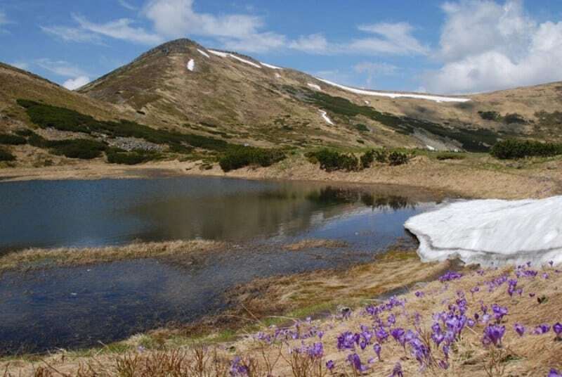 Карпатське озеро Несамовите - місце, де знайшли спокій грішні душі