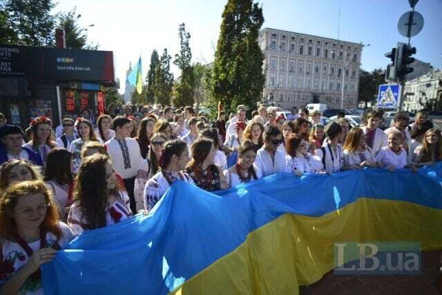 В Киеве состоялся грандиозный Мегамарш вышиванок: опубликованы фото