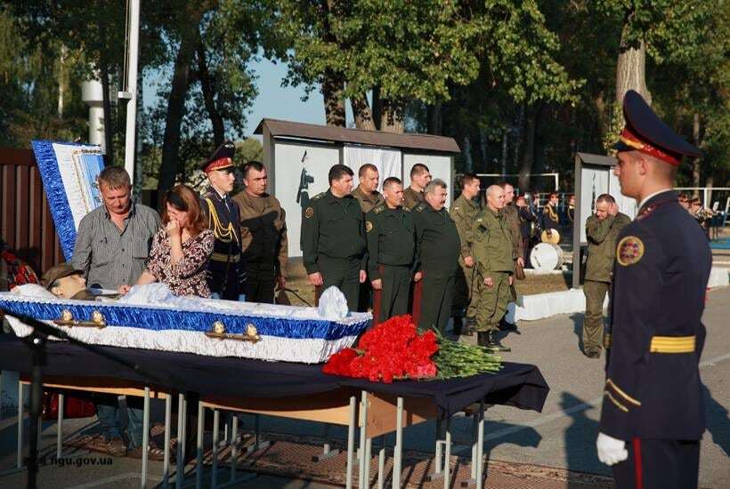 Бойня под Радой: похоронили четвертого нацгвардейца. Фоторепортаж