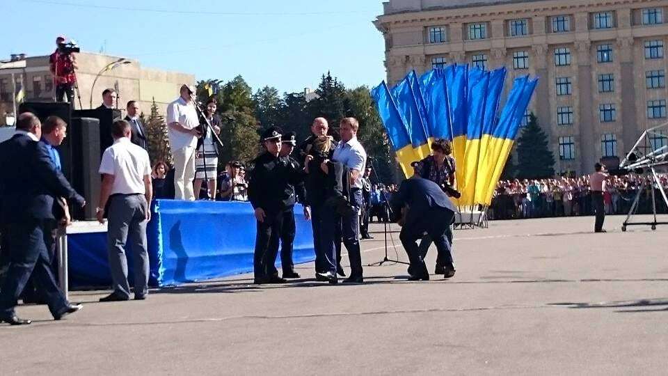 На присяге в Харькове полицейская упала в обморок