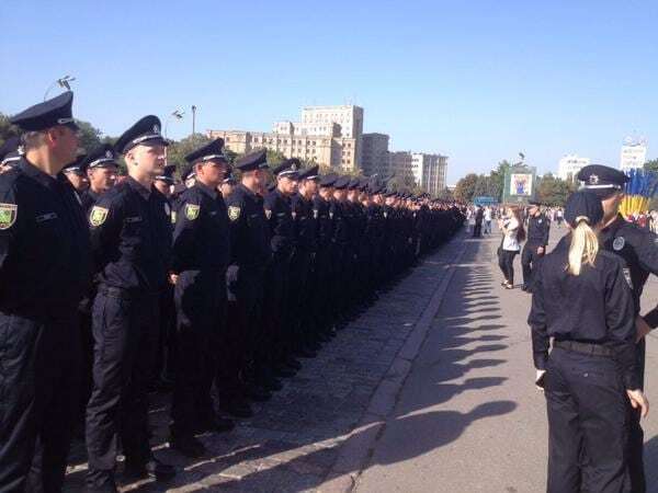 Все равны, как на подбор: в Харькове приняли присягу 800 патрульных. Фото с полицией