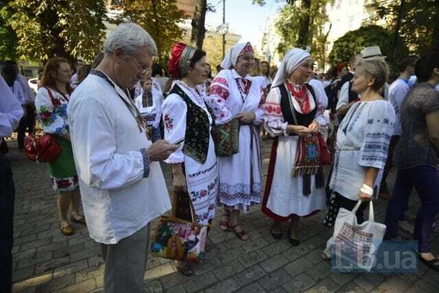 У Києві пройшов XVI Мегамарш вишиванок: опубліковані фото