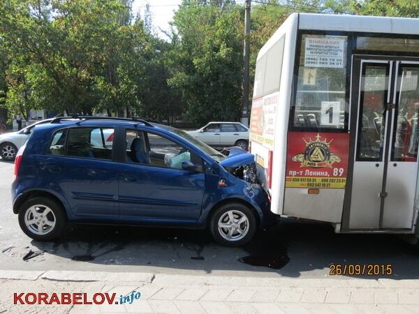 "З усіма все повирішую": п'яний водій влаштував ДТП у Миколаєві. Фото і відео з місця аварії