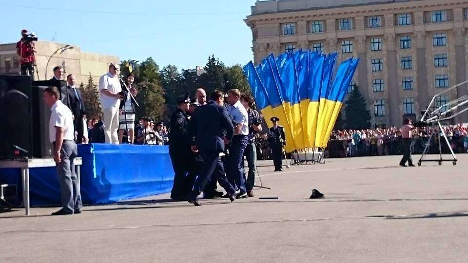 В Харькове полицейская упала в обморок прямо на присяге: опубликованы фото и видео