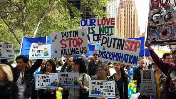 Путин, пошел вон! Нью-Йорк начал протест против агрессии России. Фоторепортаж
