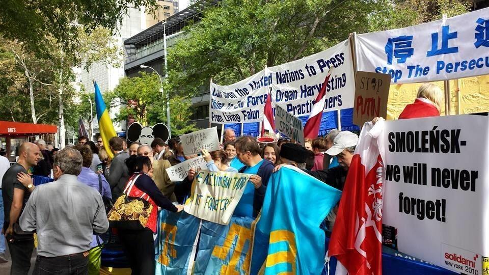 Путін, пішов геть! Нью-Йорк почав протест проти агресії Росії. Фоторепортаж