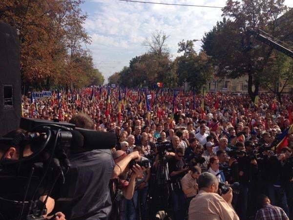 Кишинев вышел на масштабные протесты против власти