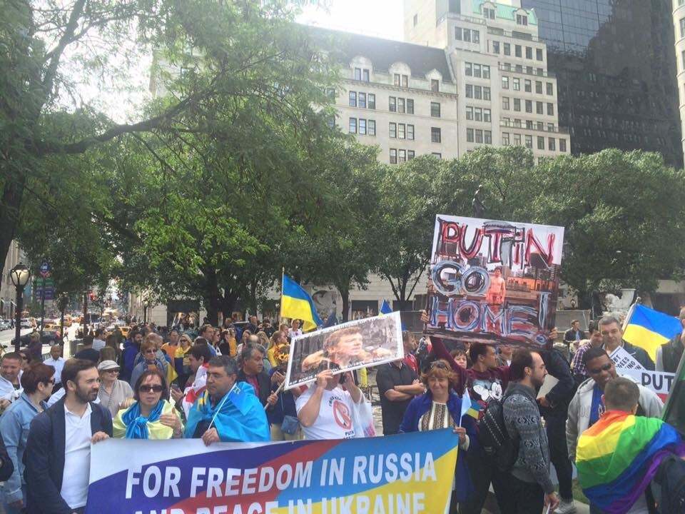 Путін, пішов геть! Нью-Йорк почав протест проти агресії Росії. Фоторепортаж