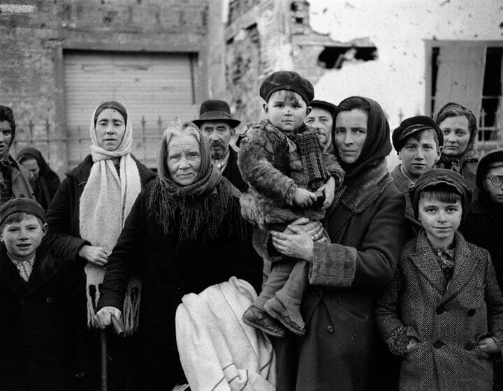 СМИ раскрасили снимки беженцев во время Второй мировой войны: опубликованы фото