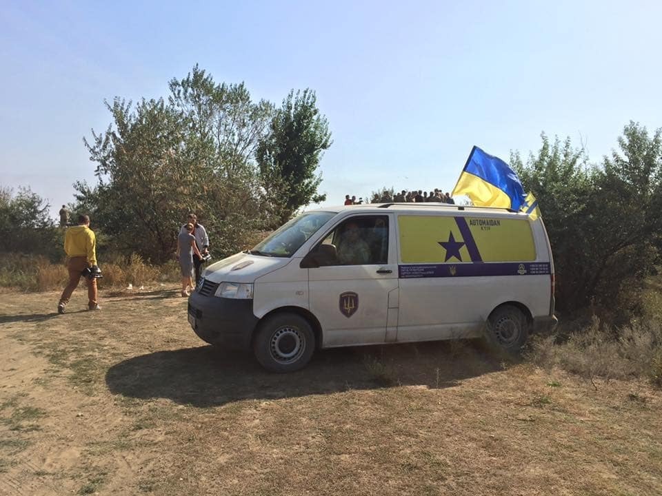 В Крыму заблокировали железную дорогу, ведущую к заводу Фирташа