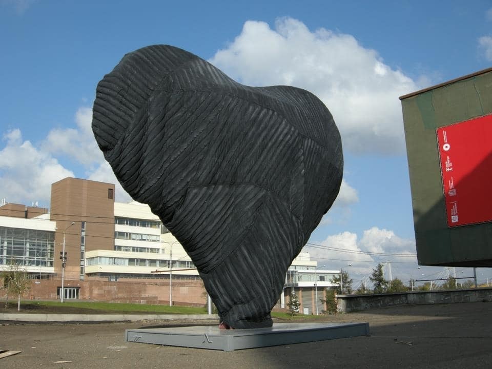 У Росії встановили пам'ятник ватяному серцю батьківщини