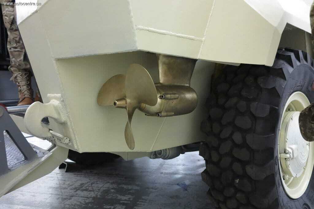В Украине создан новый легкий броневик-амфибия "Тритон"