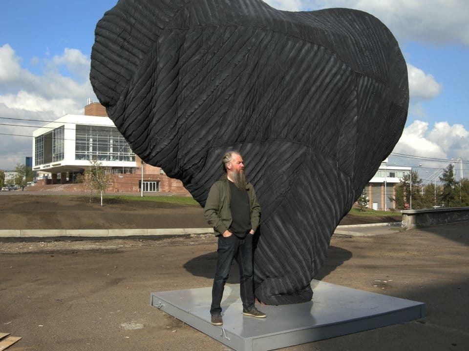 В России установили памятник ватному сердцу родины