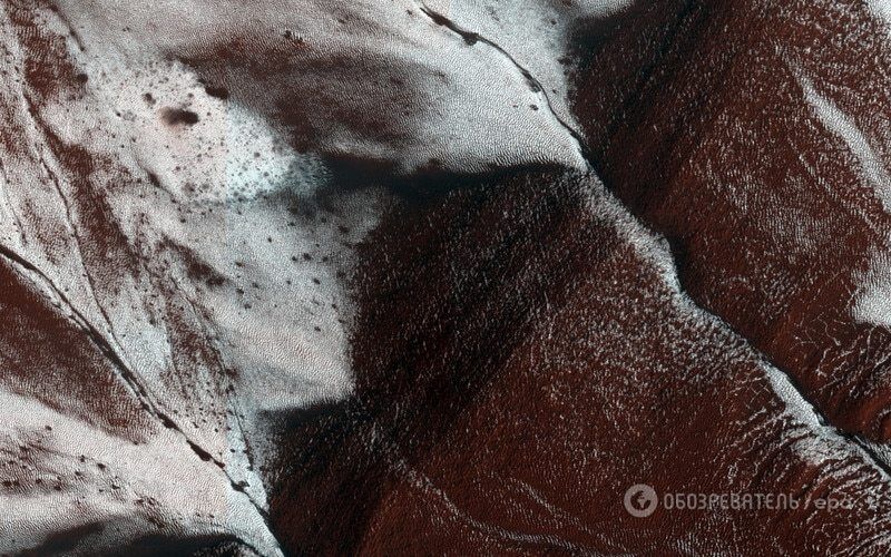 На Марсі знайшли рідку солону воду 
