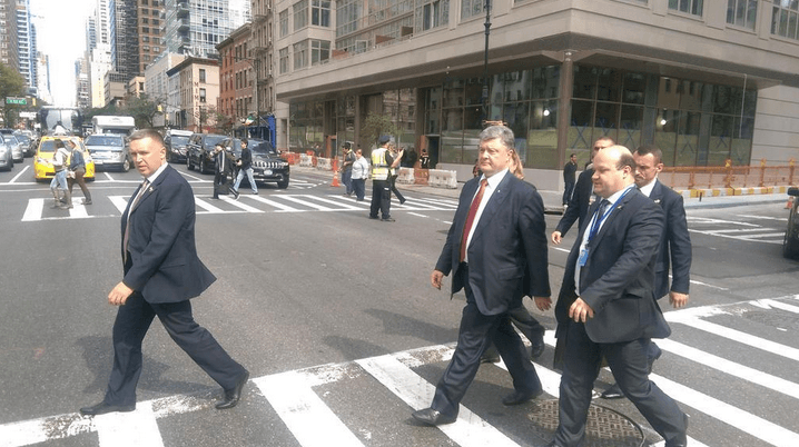 Порошенко из-за пробок превратился в Нью-Йорке в пешехода: фотофакт