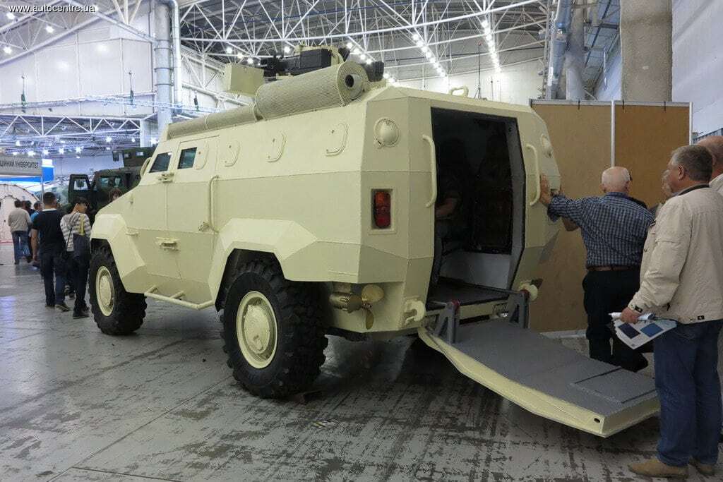 В Украине создан новый легкий броневик-амфибия "Тритон"