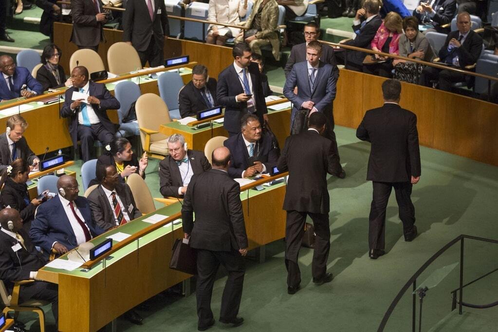 Украинцы отказалась слушать Путина и покинули Генассамблею ООН: видеофакт