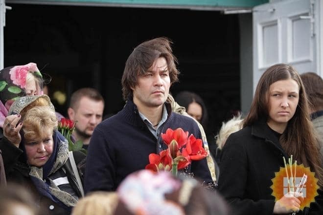 В Киеве похоронили Ларсона: попрощаться с певцом пришли звезды и бойцы АТО