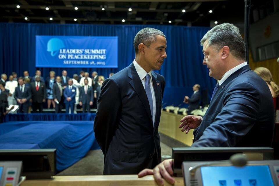 Порошенко провів незаплановану зустріч з Обамою: опубліковані фото