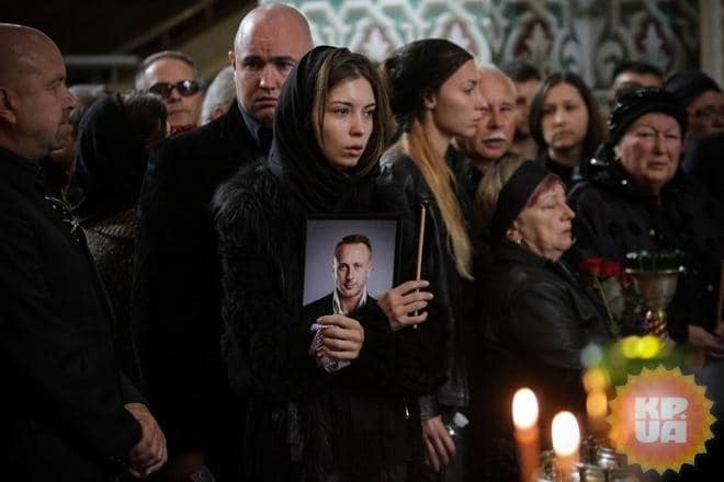 В Киеве похоронили Ларсона: попрощаться с певцом пришли звезды и бойцы АТО