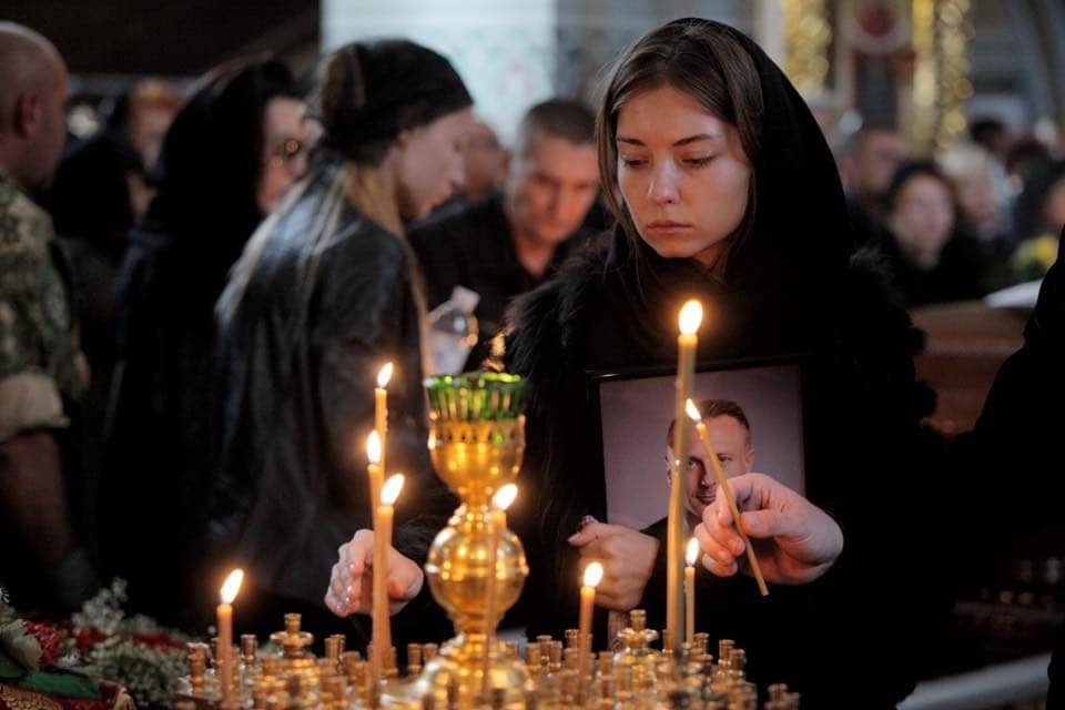 У Києві поховали Ларсона: попрощатися зі співаком прийшли зірки і бійці АТО