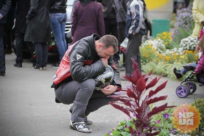 У Києві поховали Ларсона: попрощатися зі співаком прийшли зірки і бійці АТО