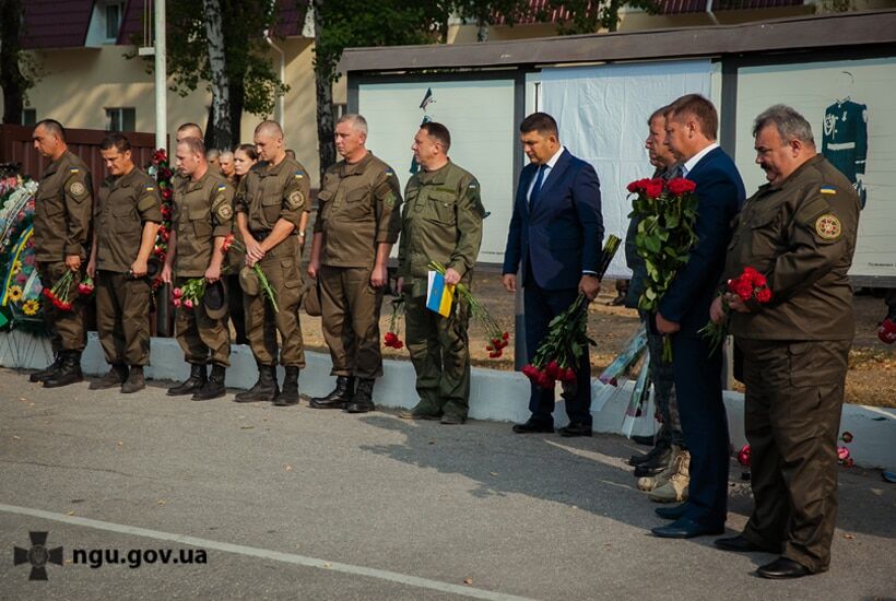 Под Киевом попрощались с двумя погибшими бойцами Нацгвардии: опубликованы фото и видео