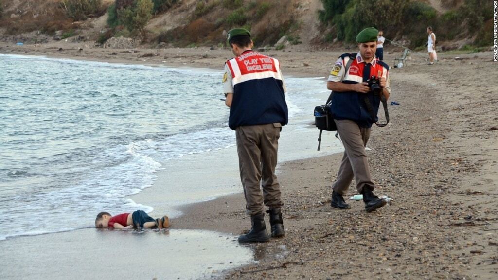 На совести ЕС: опубликованы шокирующие фото гибели ребенка-беженца