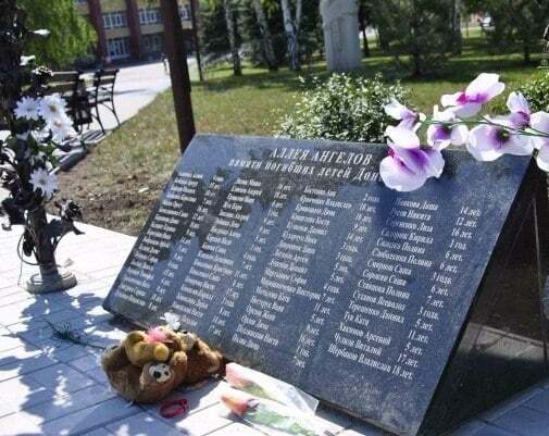 Донецкий кузнец выковал памятник погибшим на войне детям: фотофакт