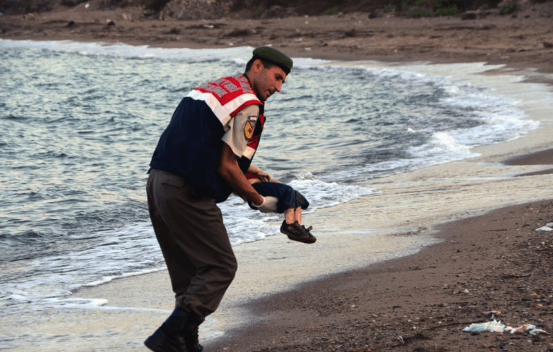 На совести ЕС: опубликованы шокирующие фото гибели ребенка-беженца
