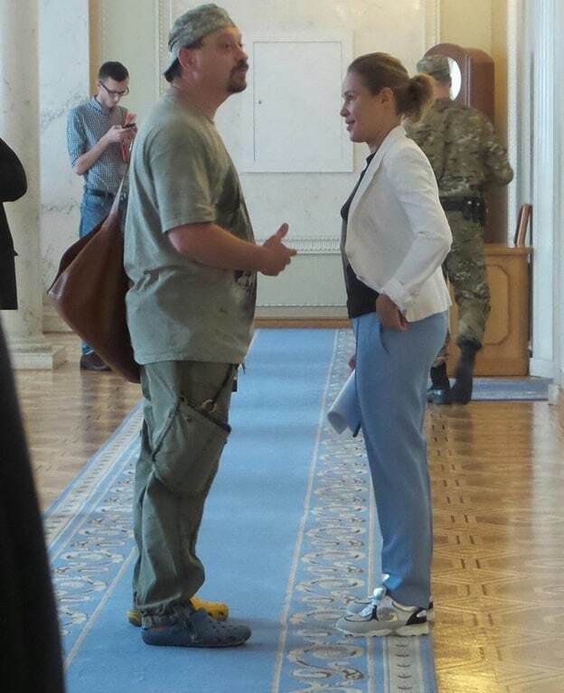 Королевская заявилась на заседание Рады в кроссовках Сhanel: фотофакт