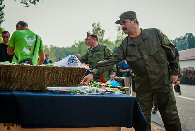 Під Києвом попрощалися з двома загиблими бійцями Нацгвардії: опубліковані фото і відео