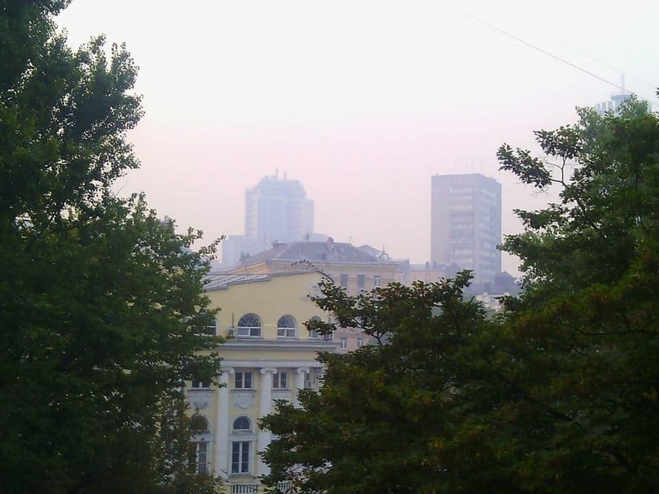Киев затянуло дымом: временно закрыли школы и детсады