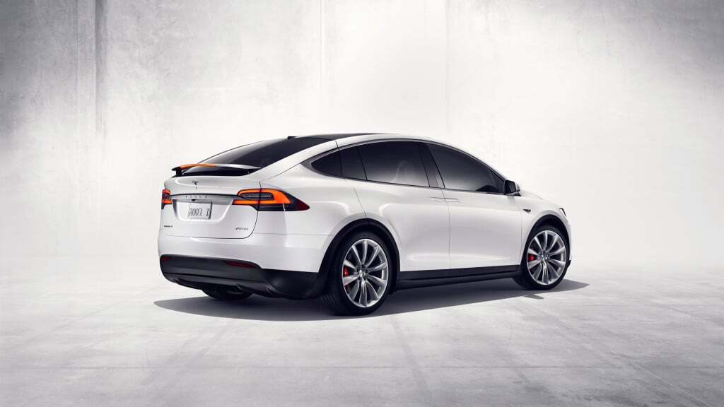 Tesla представила долгожданный "крылатый" кроссовер Model X. Фото и видео автомобиля