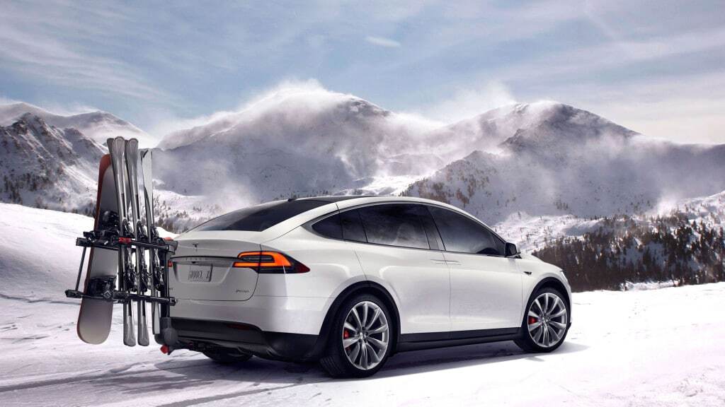 Tesla представила долгожданный "крылатый" кроссовер Model X. Фото и видео автомобиля